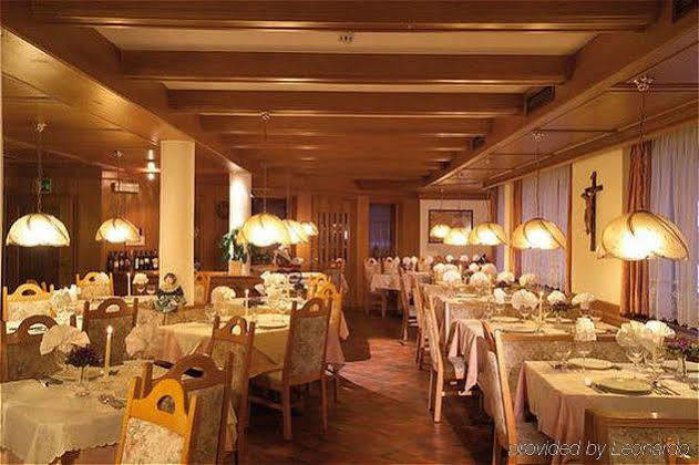 Hotel Auren San Giovanni di Fumes Restaurante foto
